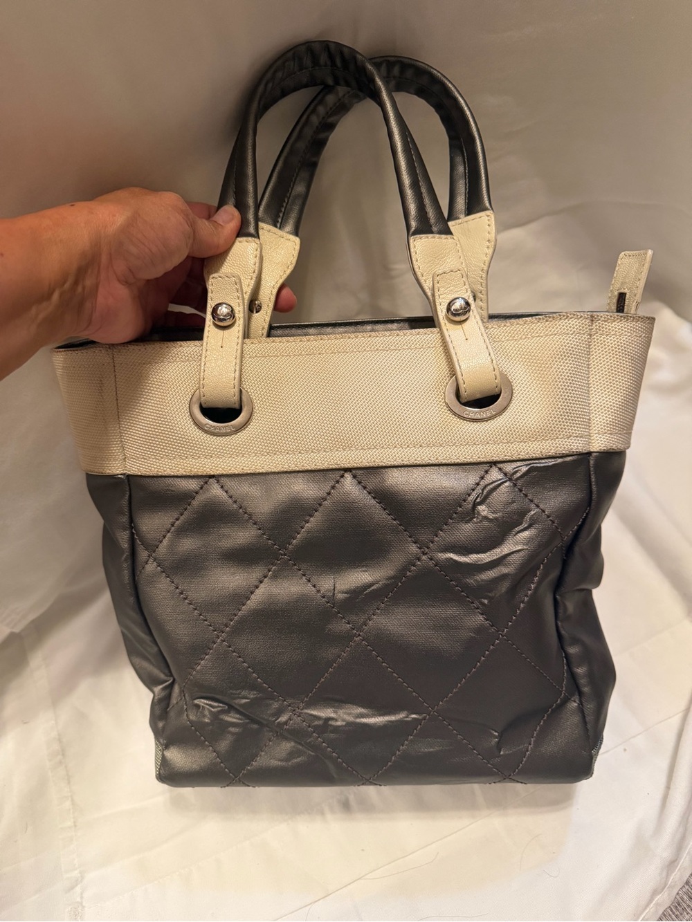CHANEL Quilted Metallic Silver and Cream Tote Bag with CC Charm - Picture 2 of 12
